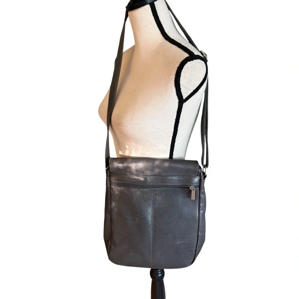 Le Donne shoulder bag Colombian Vaquetta leather handcrafted artisans